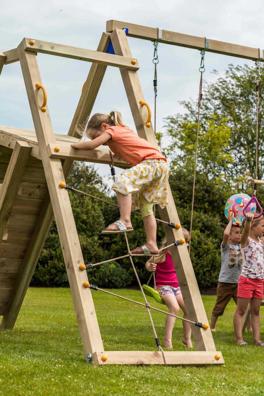 Spielturmanbau Kletterschaukel @challenger von Blue Rabbit in Douglasie natur