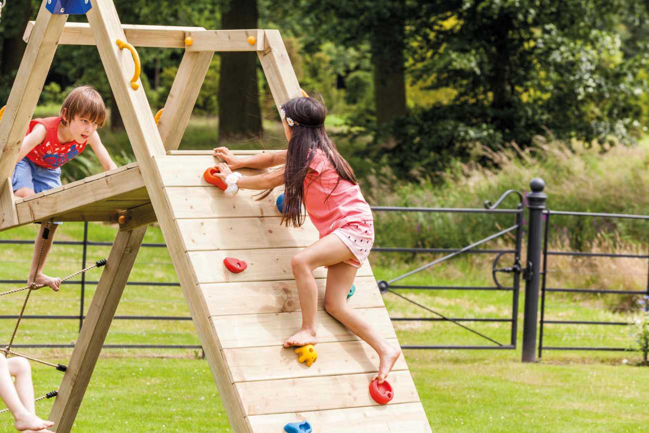 Spielturmanbau Kletterschaukel @challenger von Blue Rabbit in Douglasie natur