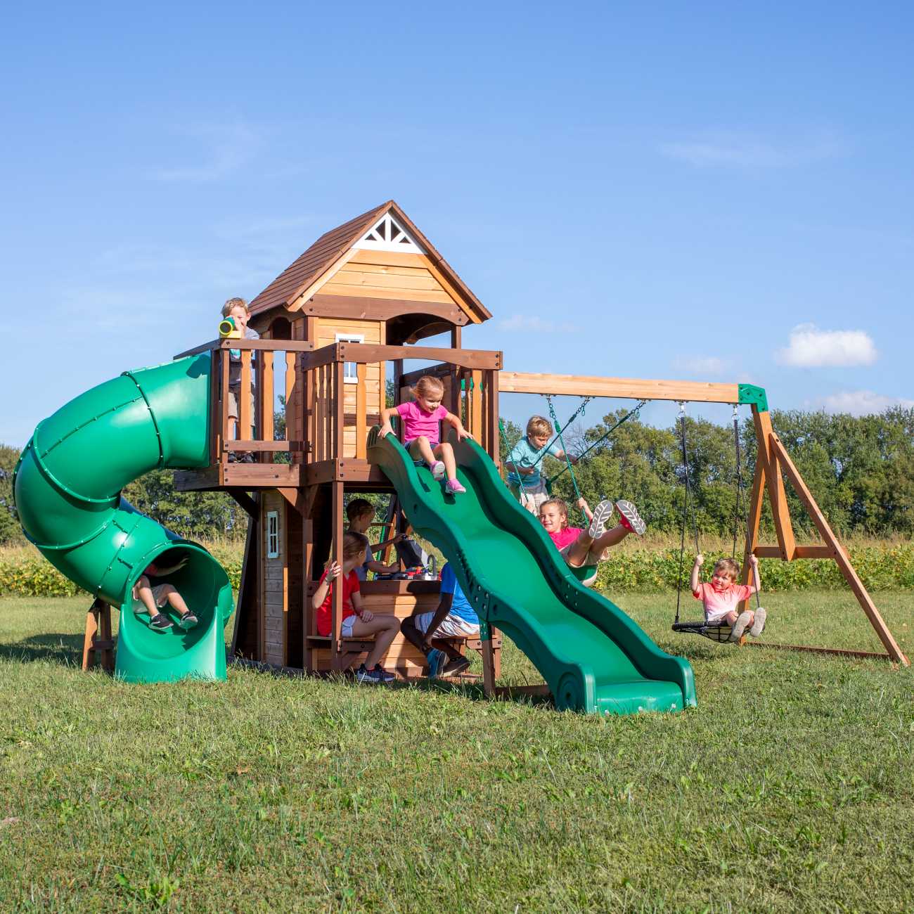 Backyard Spielturm Cedar Cove, Spielturm mit Röhrenrutsche und Nestschaukel für Kinder
