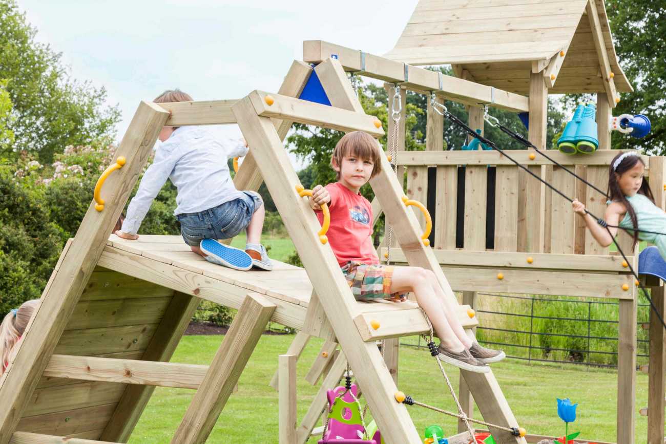 Spielturmanbau Kletterschaukel @challenger von Blue Rabbit in Douglasie natur