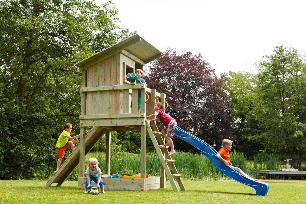 Spielturm Beach Hut von Blue Rabbit mit Kletterwand @wall in Douglasie natur