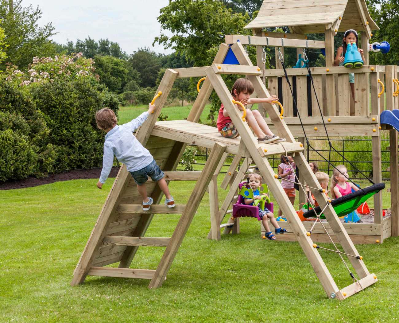 Spielturmanbau Kletterschaukel @challenger von Blue Rabbit in Douglasie natur