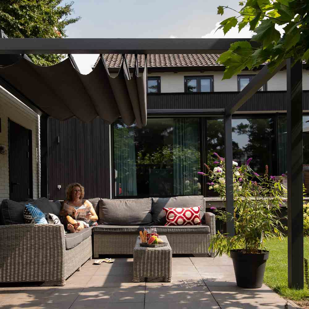 Aluminium Pergola von Nesling freistehend mit wasserdichtem Faltsonnensegel Prosail®