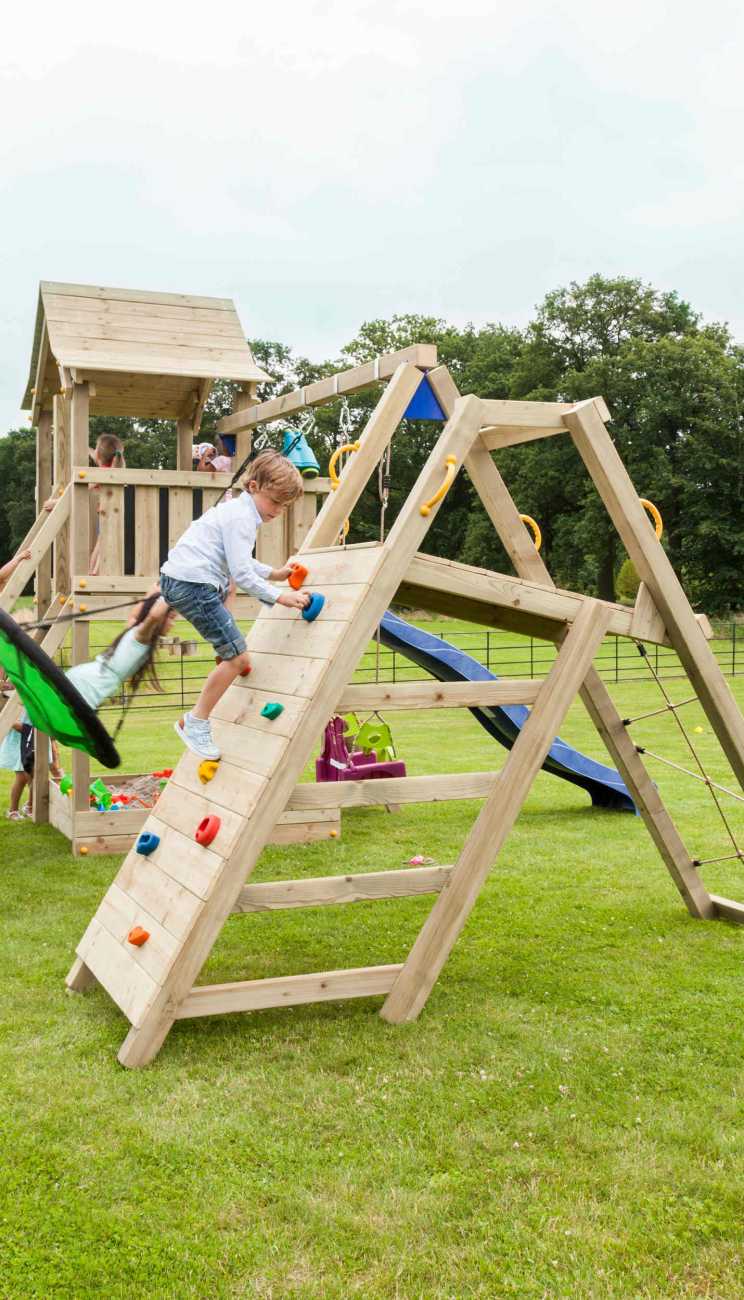 Spielturmanbau Kletterschaukel @challenger von Blue Rabbit in Douglasie natur